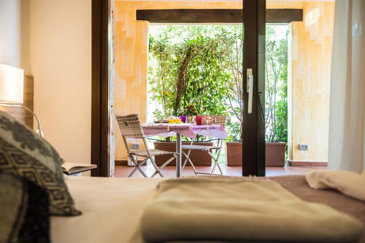 Hotel Relais Del Borgo- Domo Loiri Porto San Paolo Exterior foto