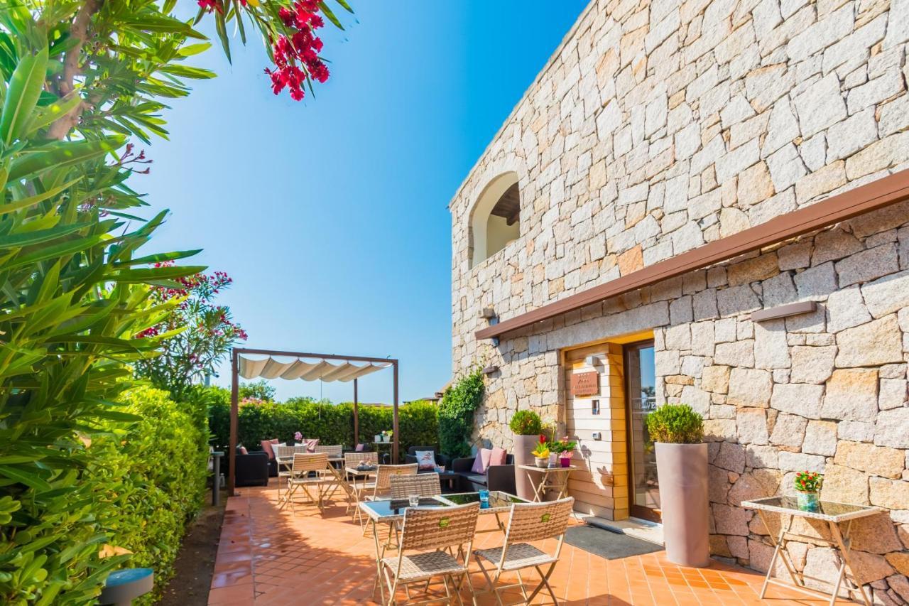 Hotel Relais Del Borgo- Domo Loiri Porto San Paolo Exterior foto