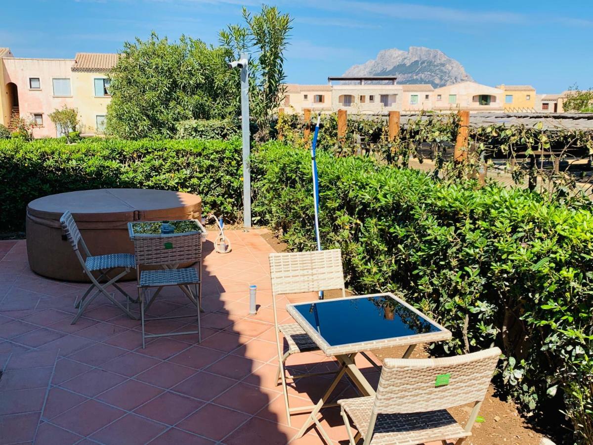 Hotel Relais Del Borgo- Domo Loiri Porto San Paolo Exterior foto
