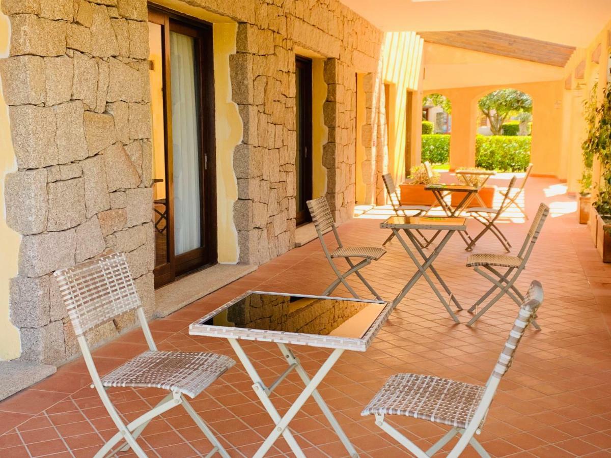 Hotel Relais Del Borgo- Domo Loiri Porto San Paolo Exterior foto